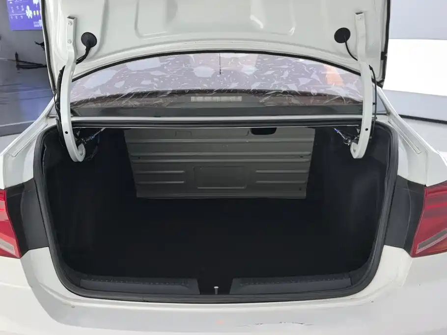 Volkswagen Jetta — миниатюра 4