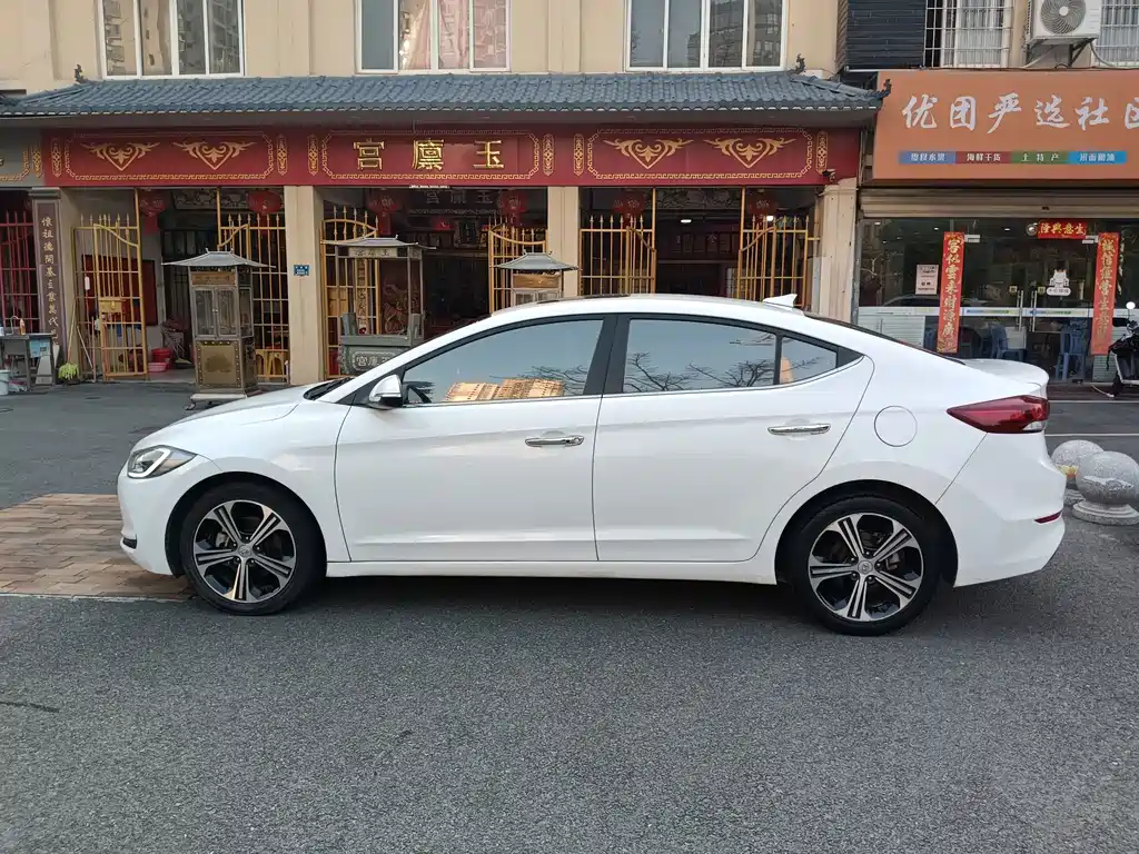 Hyundai Elantra — миниатюра 7