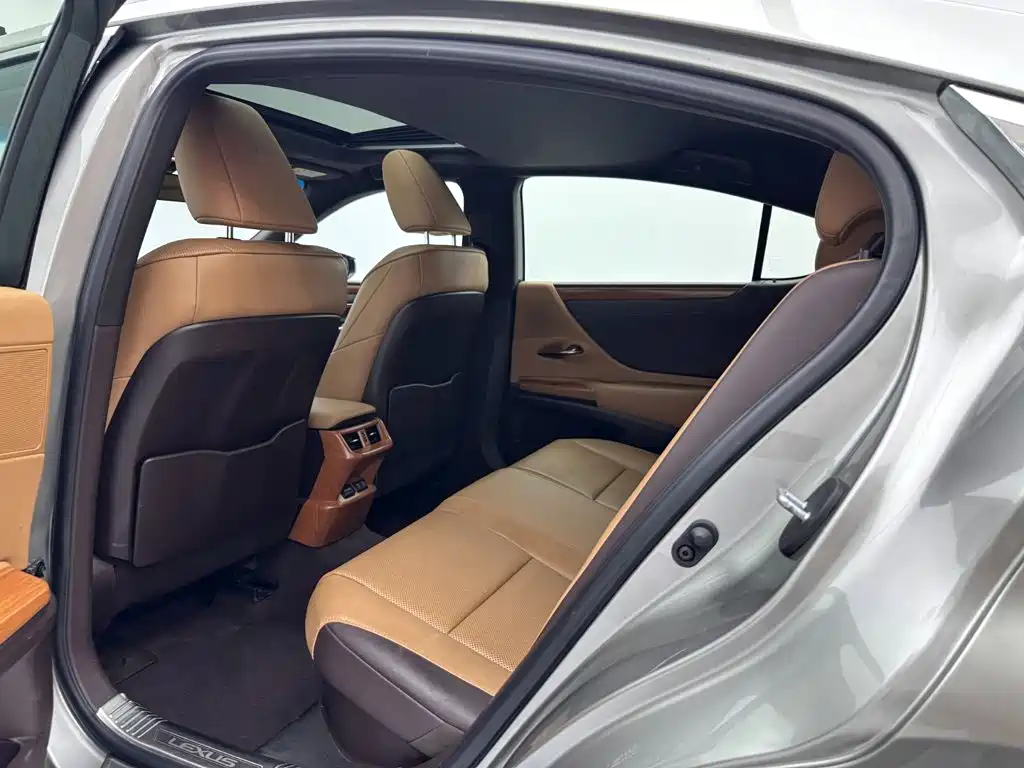 Lexus ES — миниатюра 20