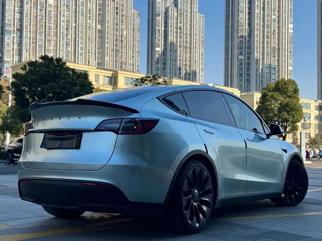 TESLA MODEL Y