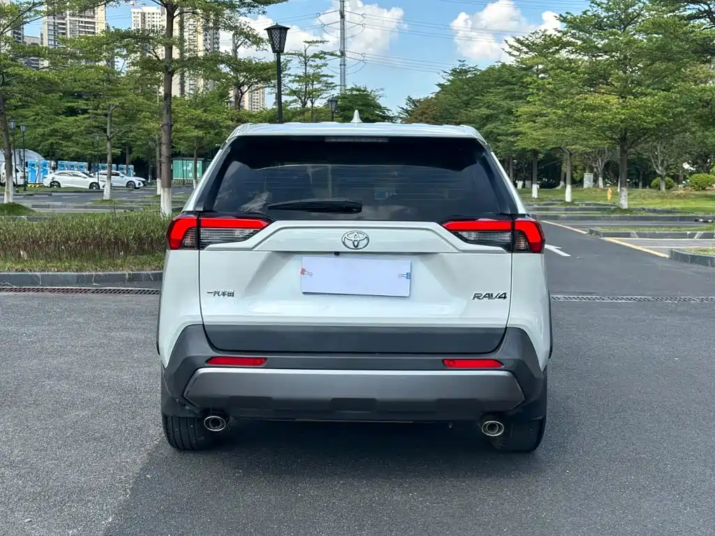Toyota RAV4 — миниатюра 14