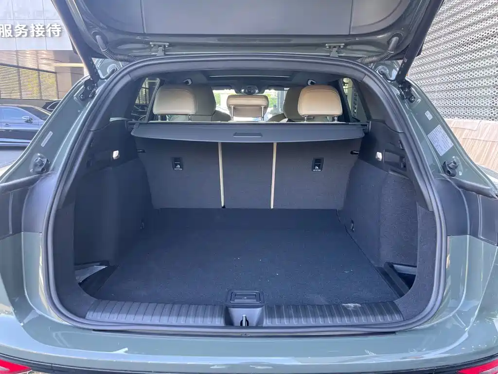 Audi Q6L e-tron