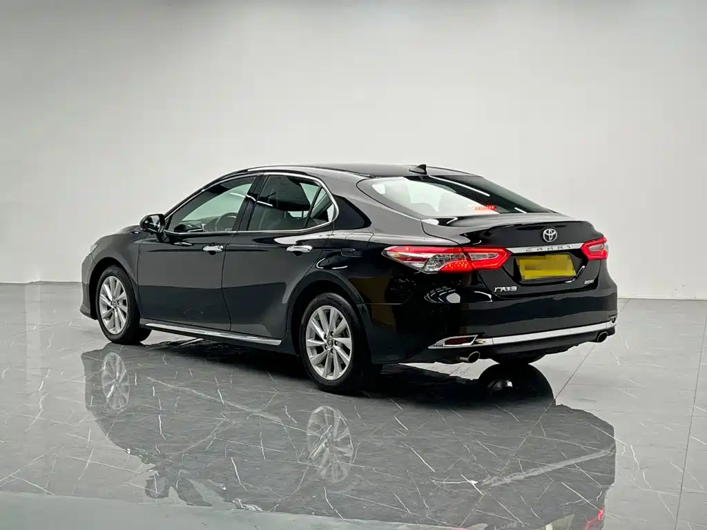 Toyota Camry — миниатюра 4