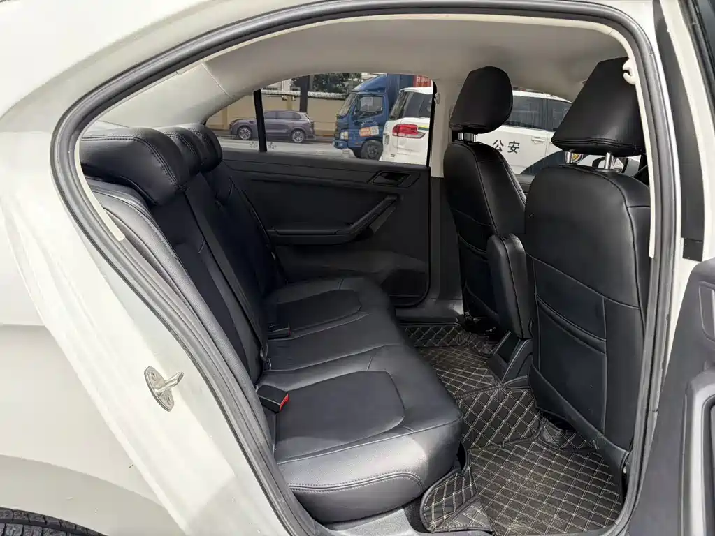 Volkswagen Jetta — миниатюра 11