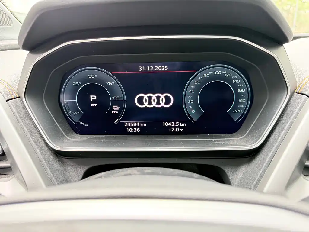AUDI Q4 E TRON
