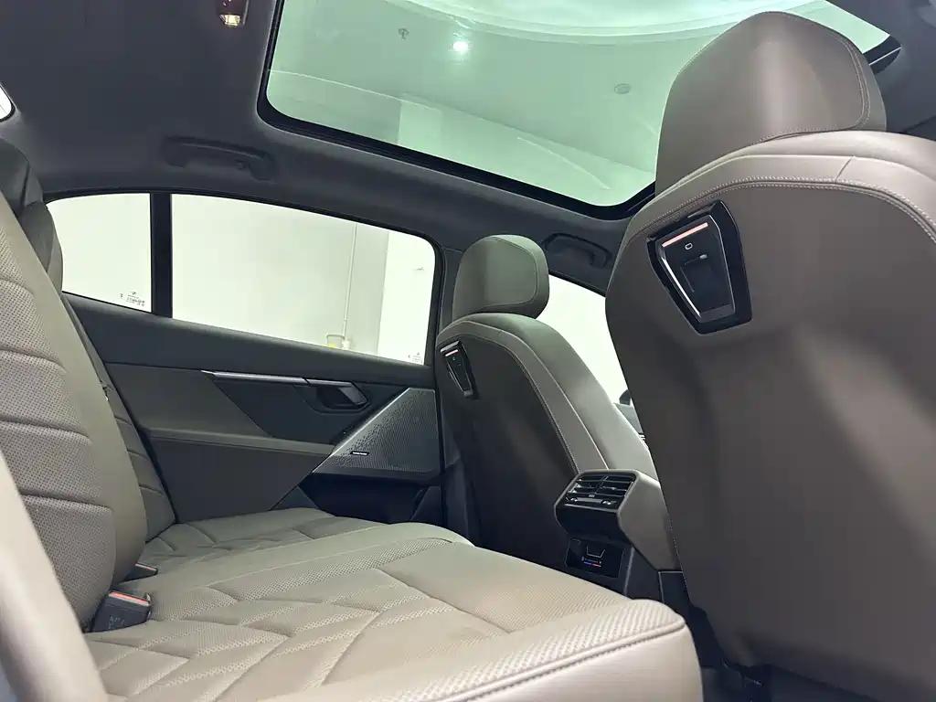 BMW 5 Series — миниатюра 14