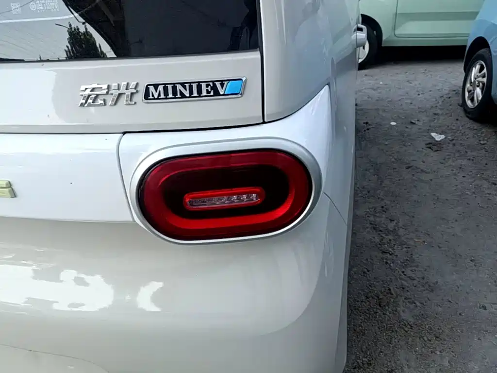 Wuling MINIEV — миниатюра 8