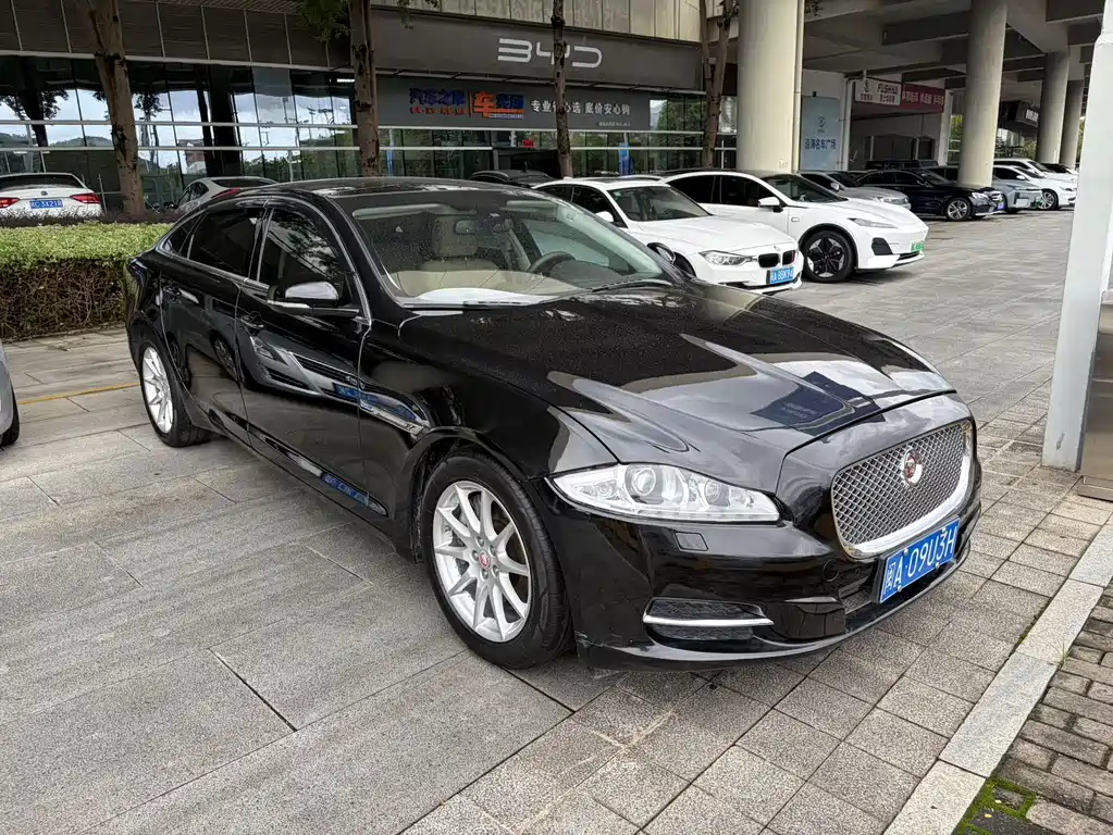 Jaguar XJ — миниатюра 3