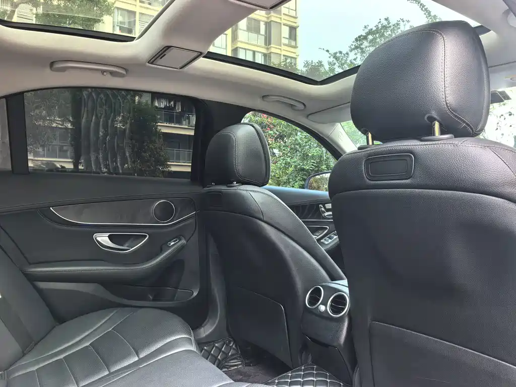 Mercedes-Benz C-Class — миниатюра 11