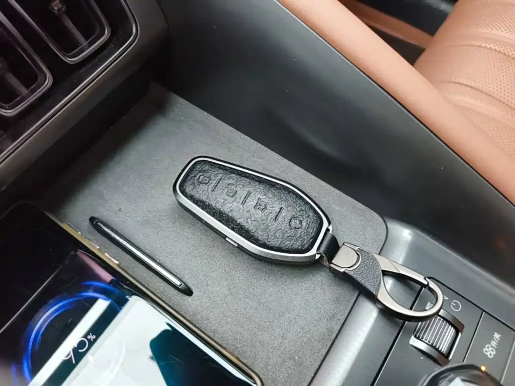 BYD L EV — миниатюра 9