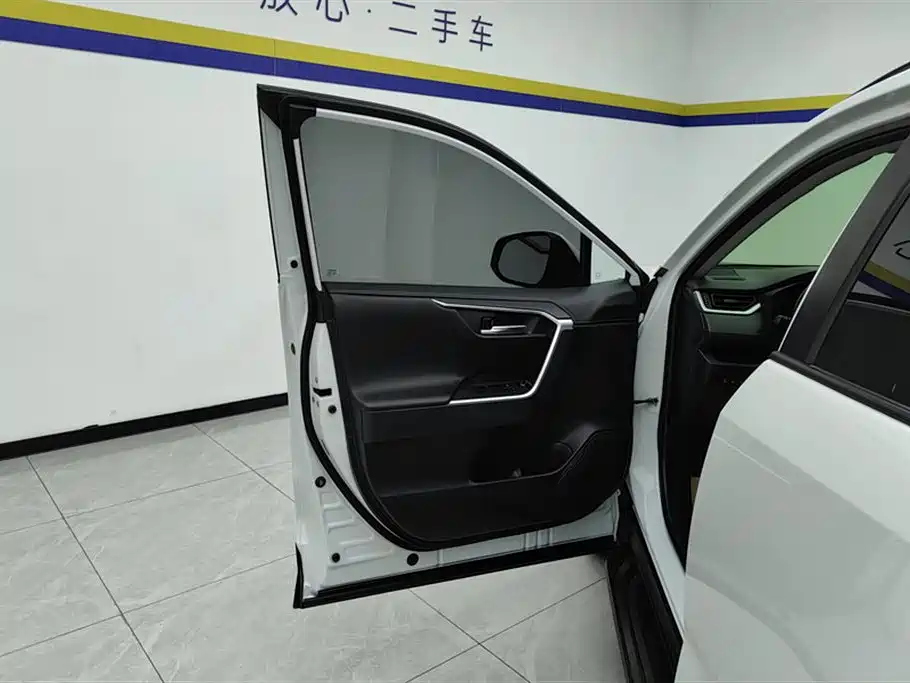 Toyota RAV4 2022 2.0L CVT Plus