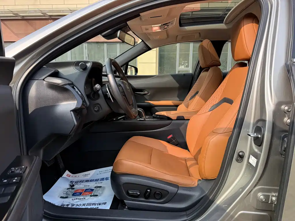 Lexus UX New Energy — миниатюра 4