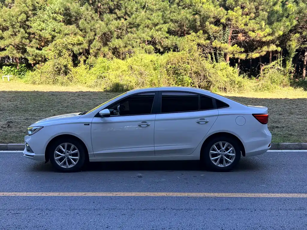 Roewe i5 — миниатюра 3