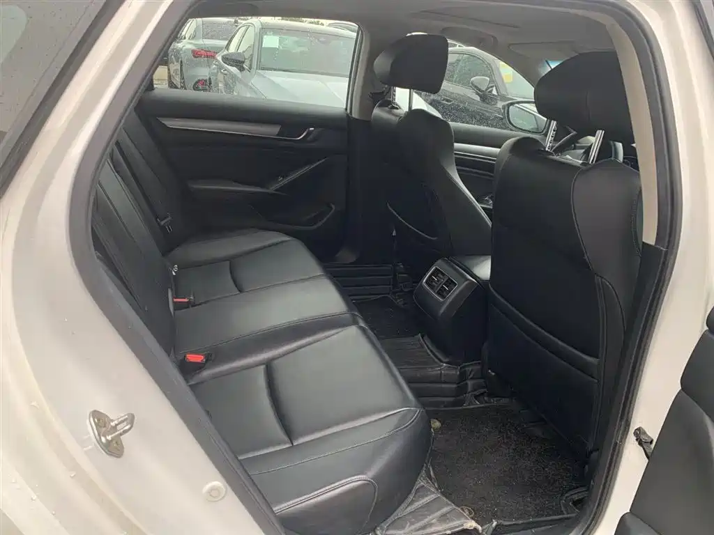 Honda Accord 2018 2.0L V