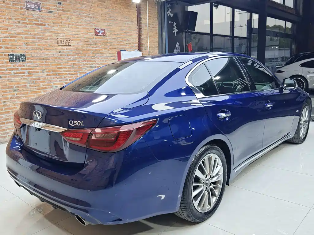 INFINITI Q50L