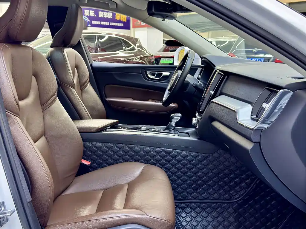 Volvo XC60 — миниатюра 12