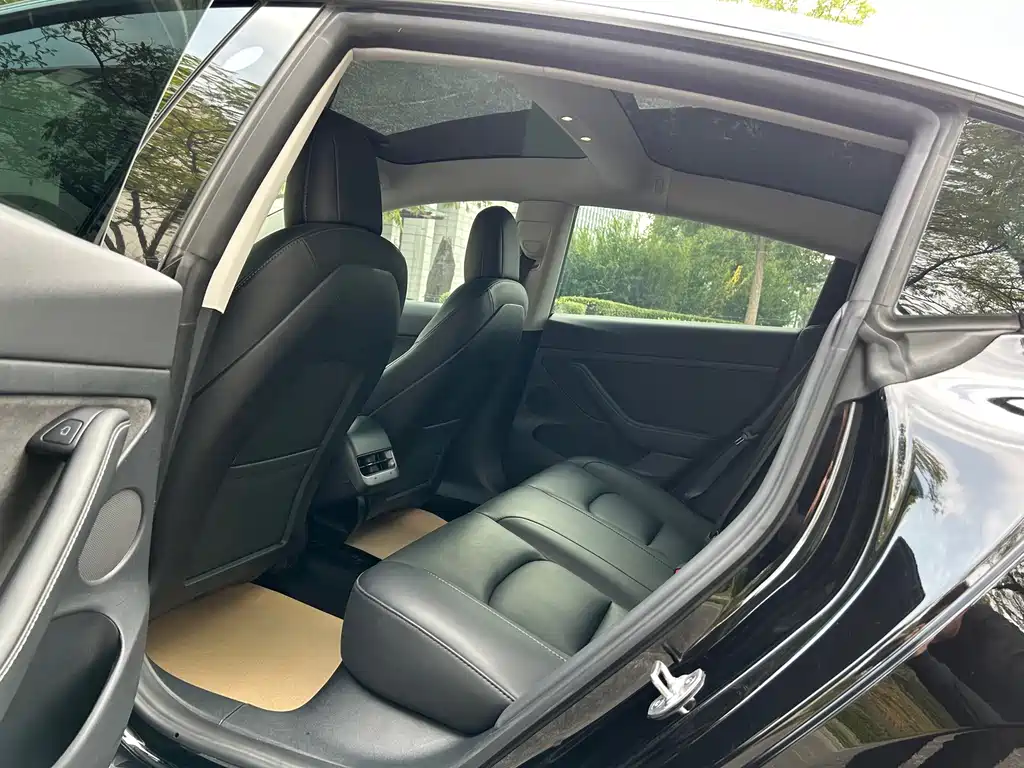 Tesla Model 3 — миниатюра 13