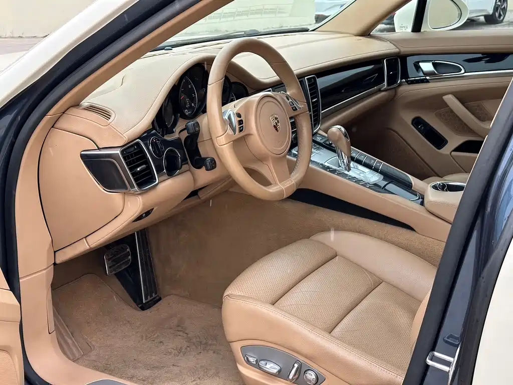Porsche Panamera 2013 Panamera 4 Platinum Edition 3.6L