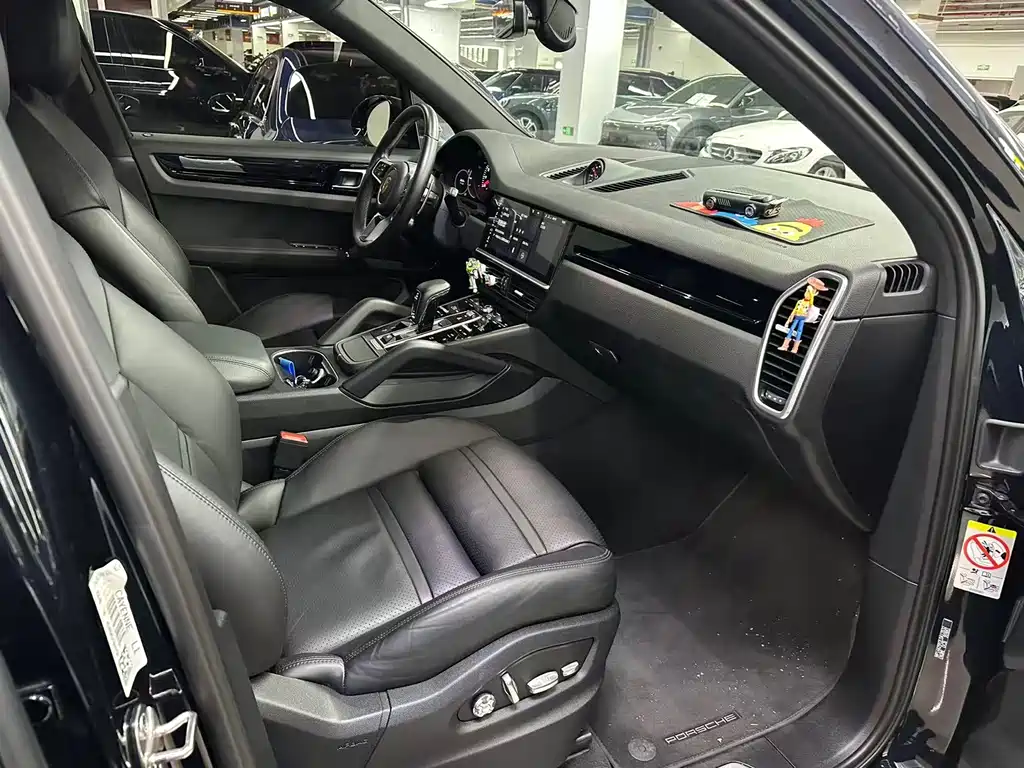 Porsche Cayenne — миниатюра 12