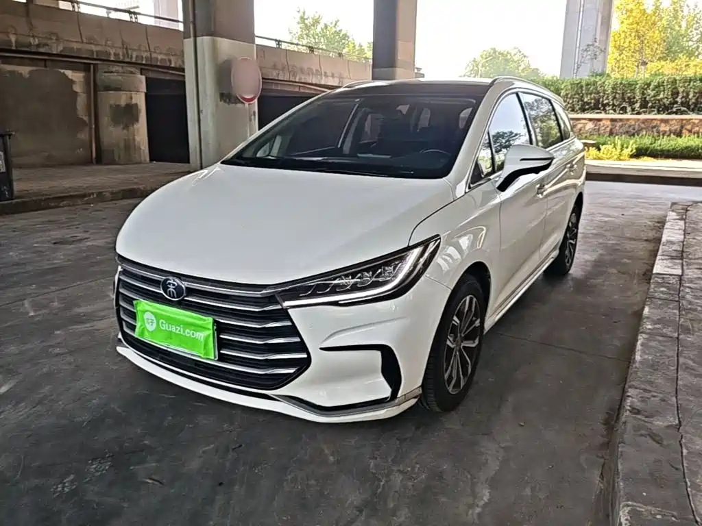 BYD MAX