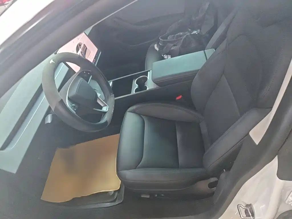 Tesla Model 3 — миниатюра 15