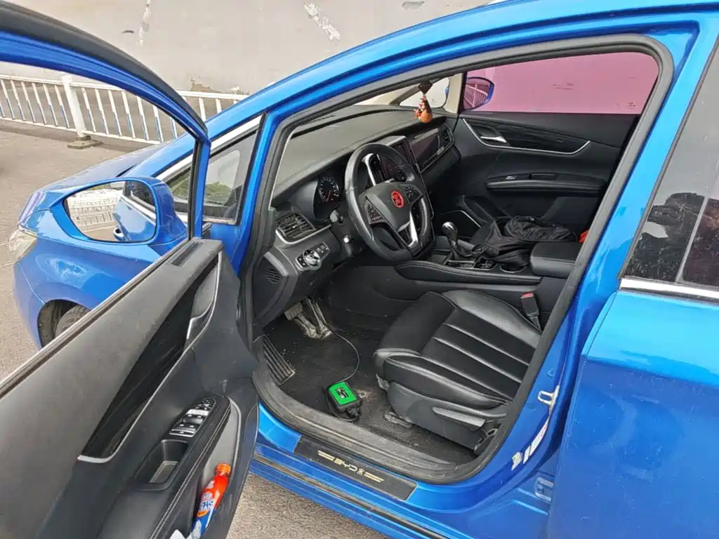 BYD MAX — миниатюра 16