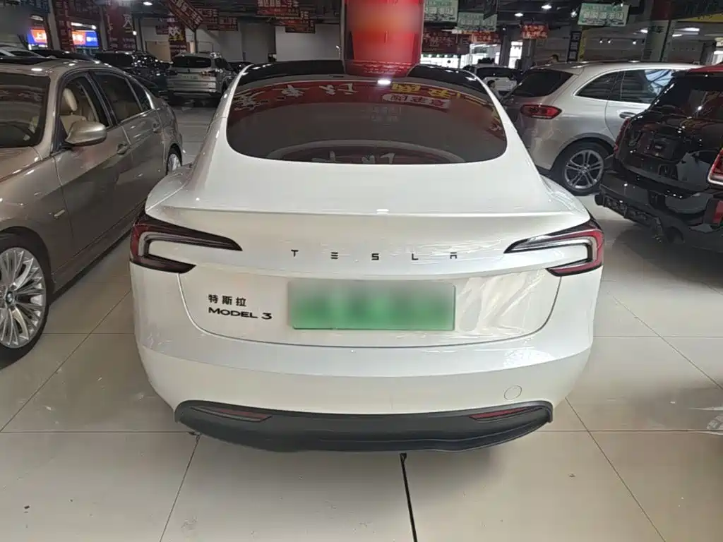 Tesla Model 3 — миниатюра 6