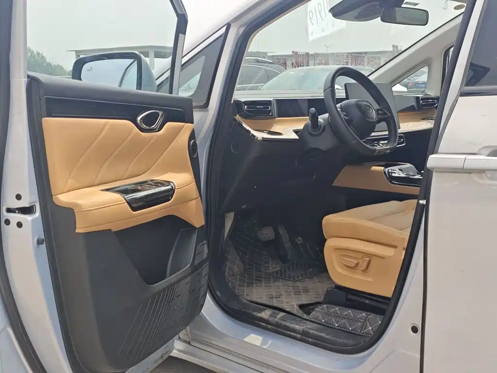 GAC Motor Trumpchi E8 PHEV — миниатюра 16