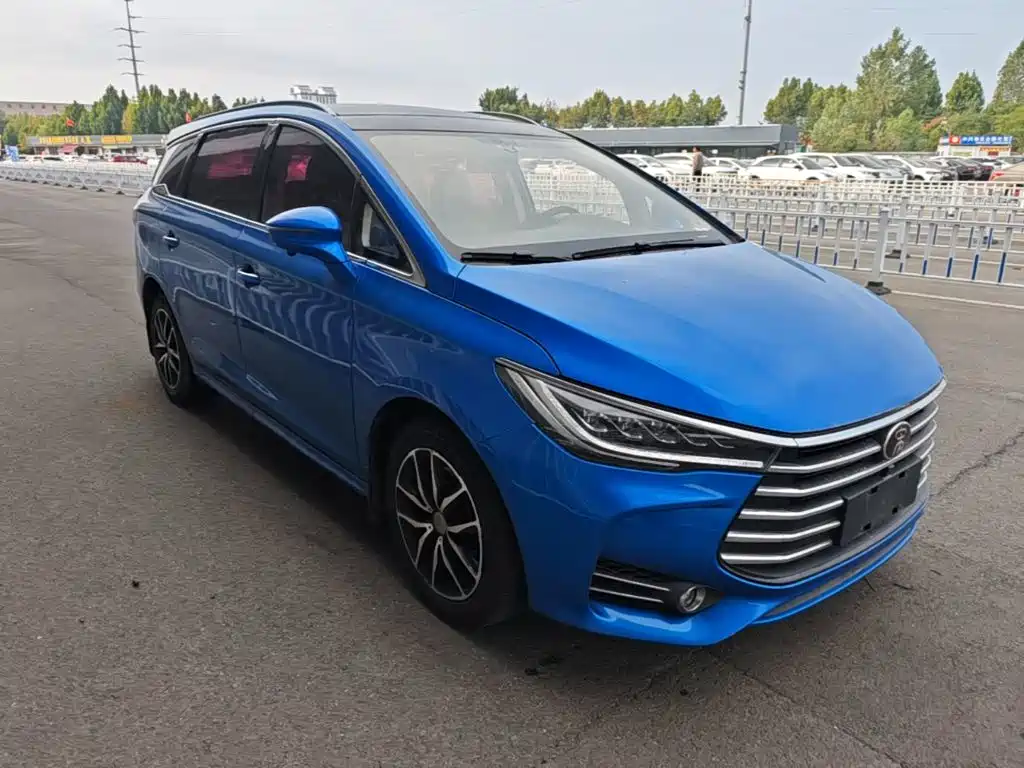 BYD MAX — миниатюра 4