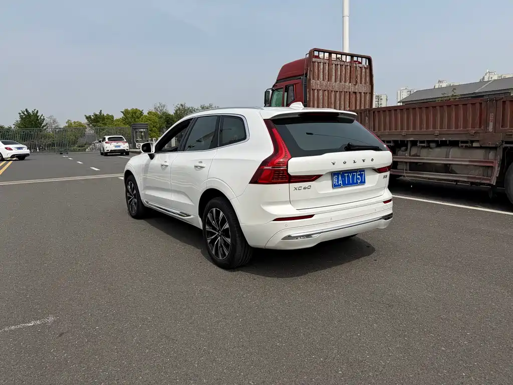 Volvo XC60 2023 B5 Luxury