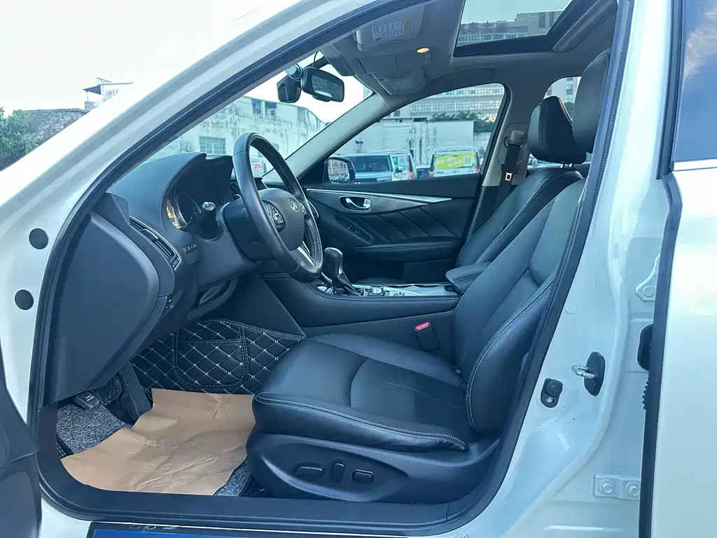 INFINITI  Q50L