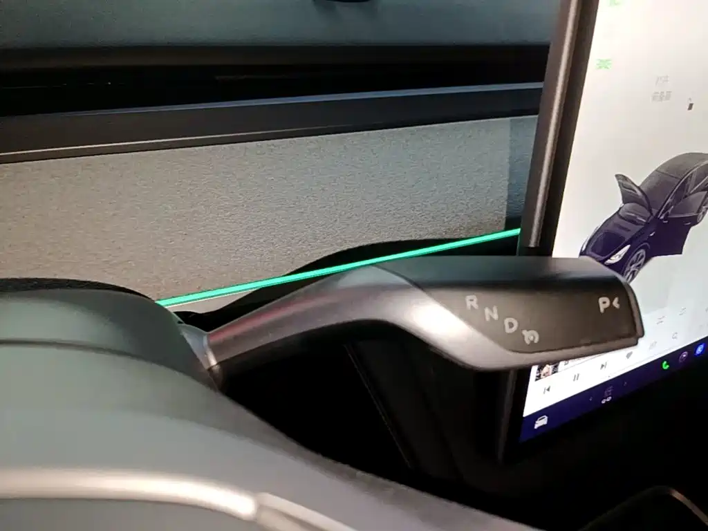Tesla Model Y — миниатюра 14
