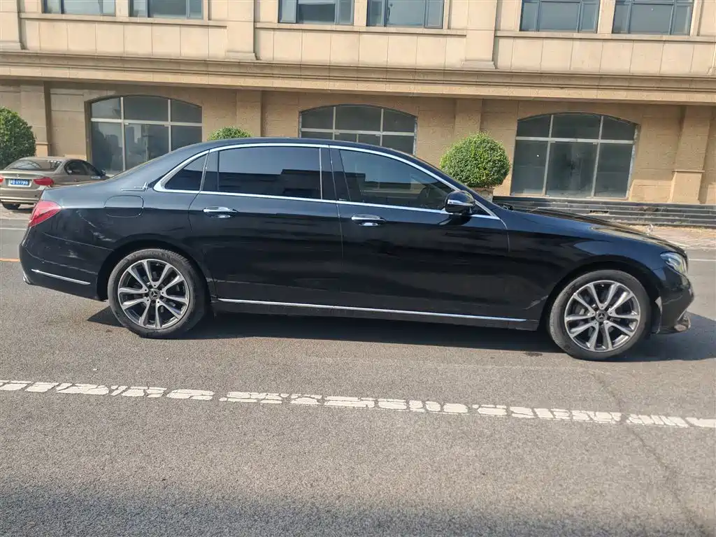 Mercedes-Benz E-Class — миниатюра 4