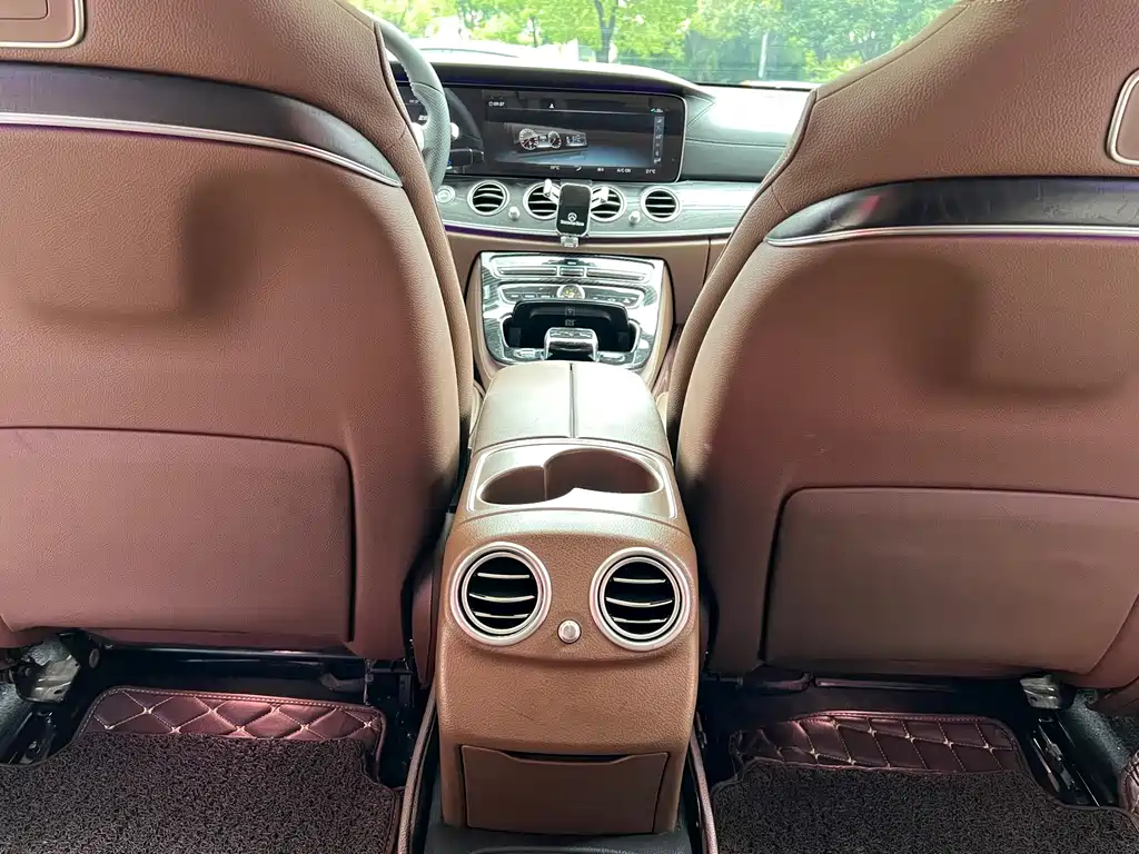 Mercedes-Benz E-Class — миниатюра 4