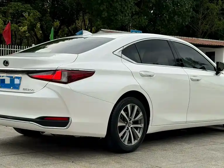 Lexus ES — миниатюра 3