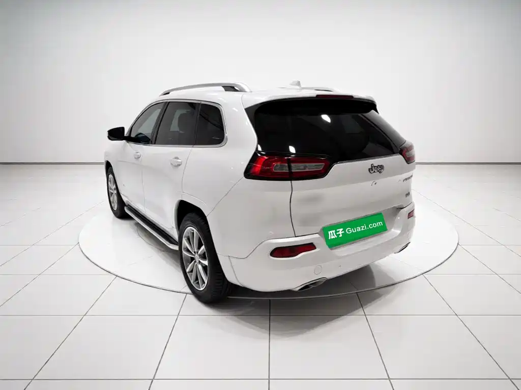 Jeep Cherokee — миниатюра 4