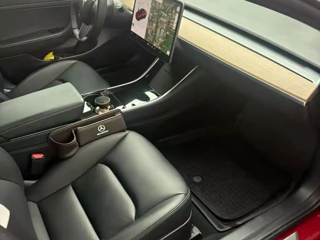 Tesla Model 3 — миниатюра 5