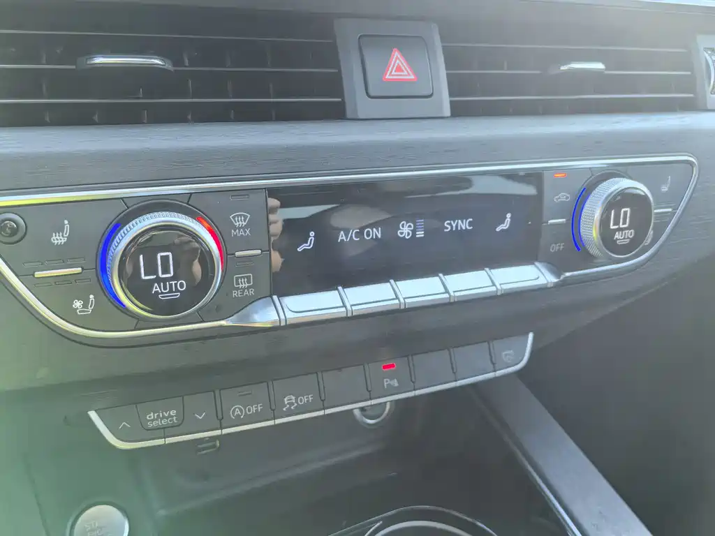Audi A4L 2024 40 TFSI Luxury