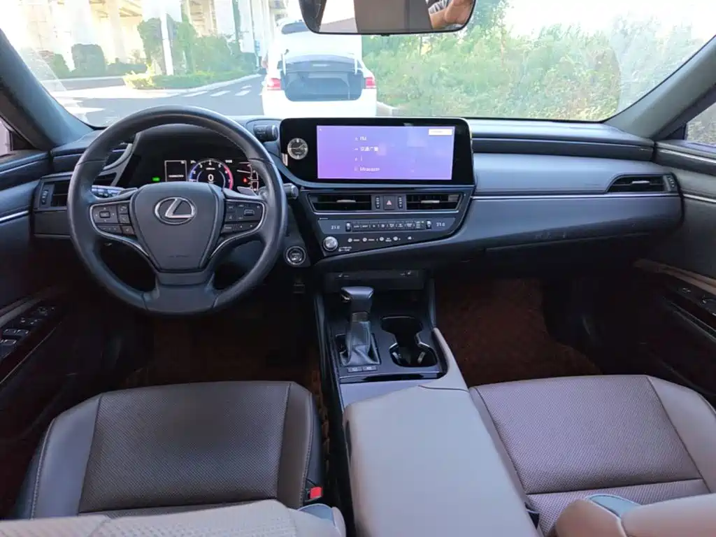 Lexus ES — миниатюра 10