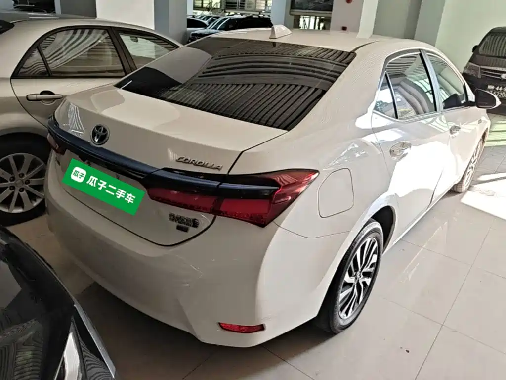 Toyota Corolla Hybrid — миниатюра 7
