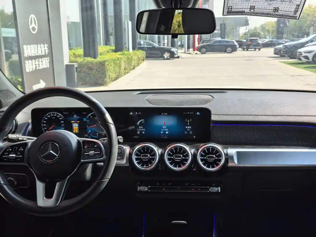 Mercedes-Benz GLB — миниатюра 12