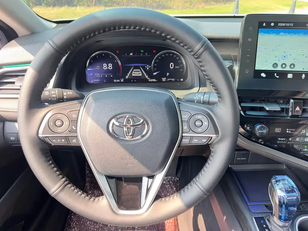 Toyota Camry — миниатюра 12