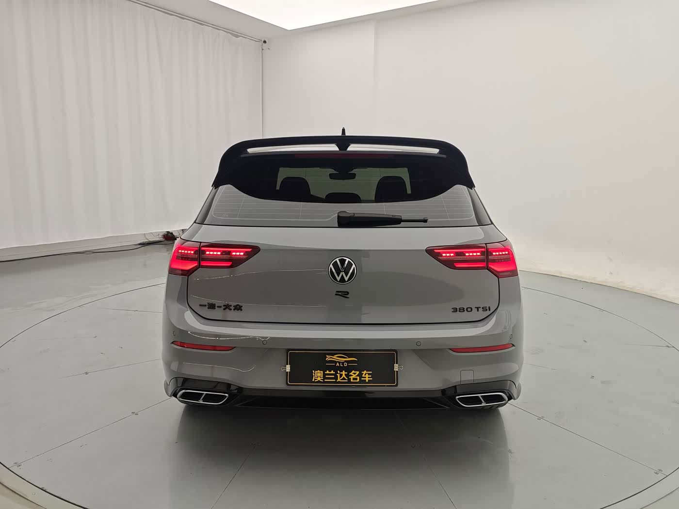 Volkswagen Golf 1.4 л 2024 г. Серебристо-серый, пробег 41000 км