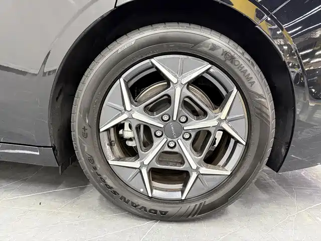 Lynk & Co 10 — миниатюра 12