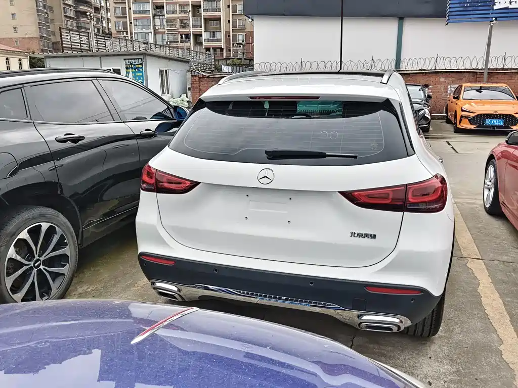 MERCEDES-BENZ GLA