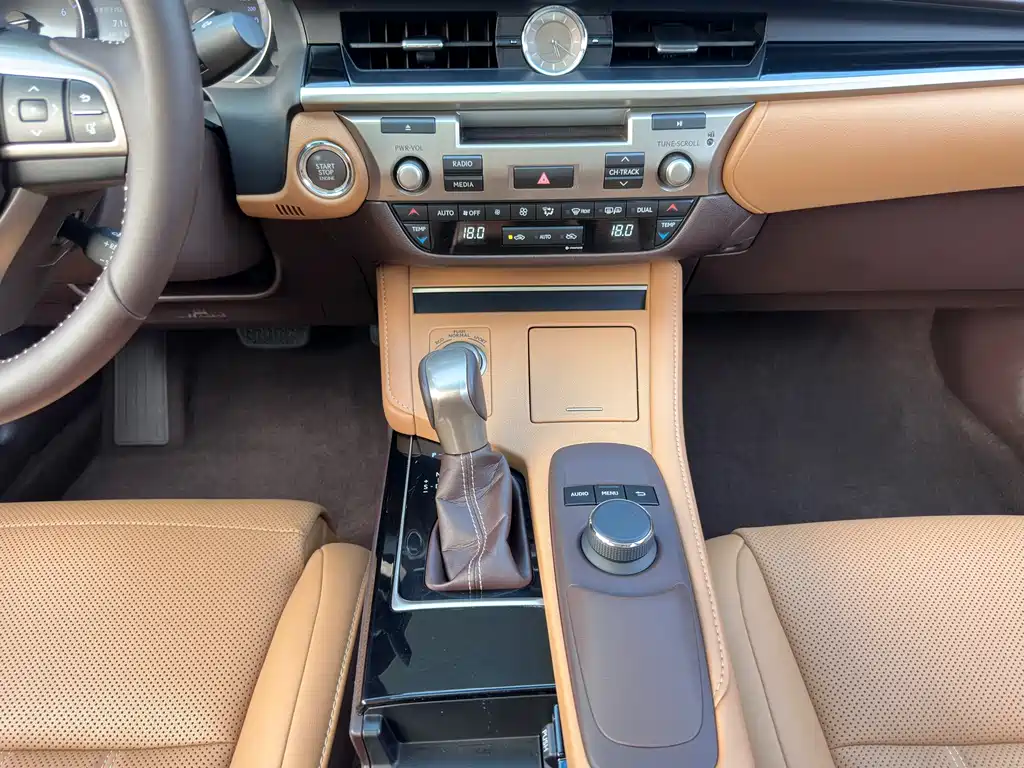 Lexus ES — миниатюра 17