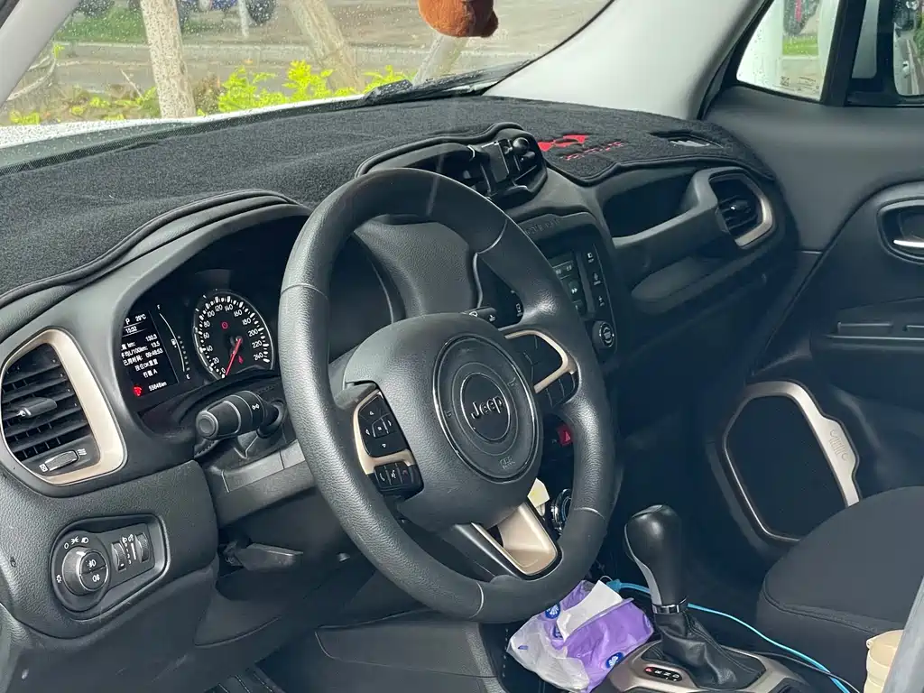 Jeep Renegade — миниатюра 7