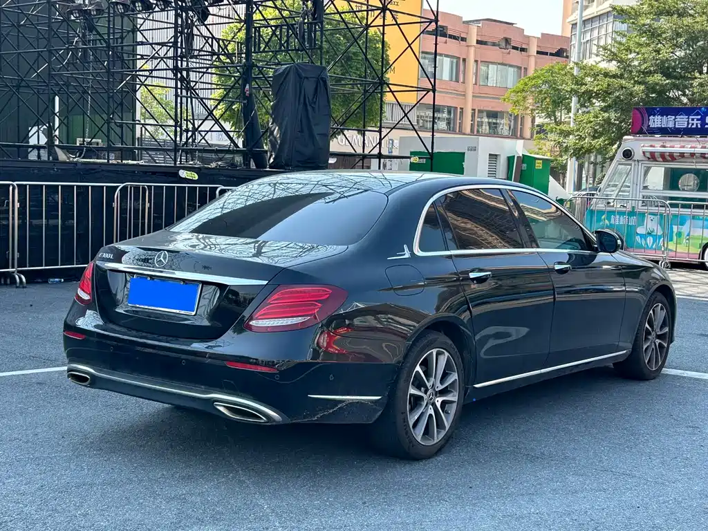 Mercedes-Benz E-Class — миниатюра 7