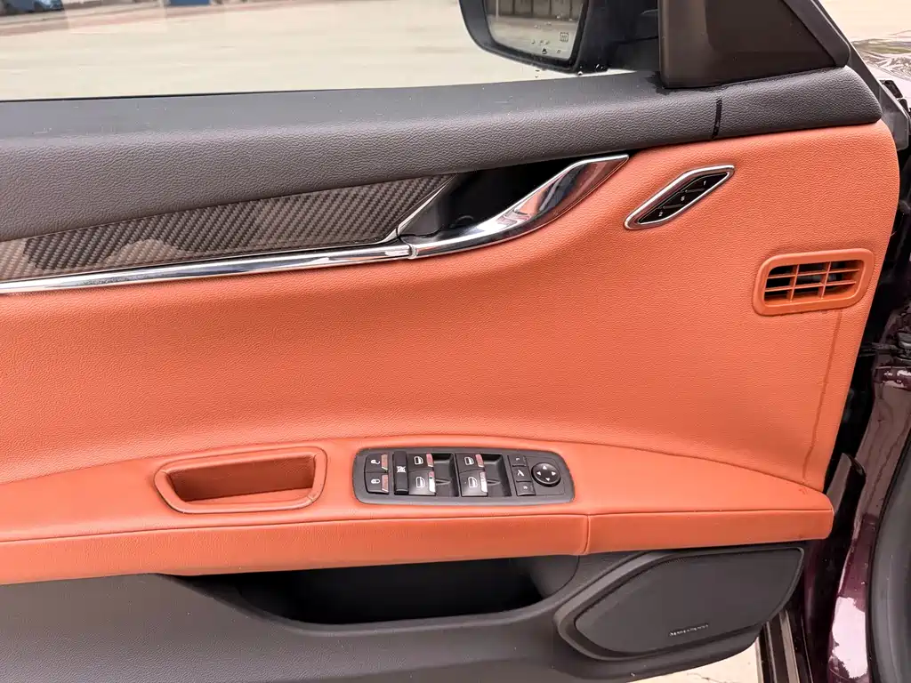 Maserati Quattroporte — миниатюра 6