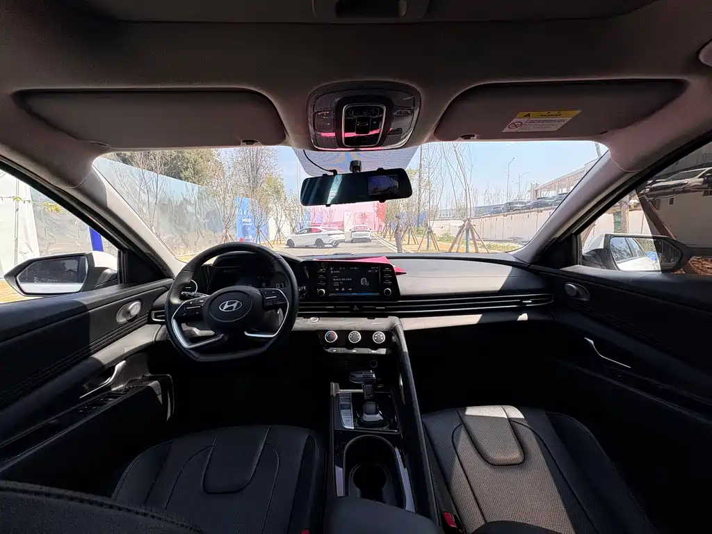 Hyundai Elantra — миниатюра 9